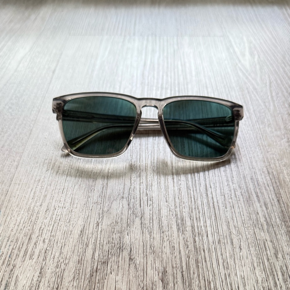 quay australia unplugged gray & blue square modern polarized sunglasses eyewear